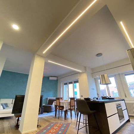 Stylish Apartment In Como Downtown Екстериор снимка