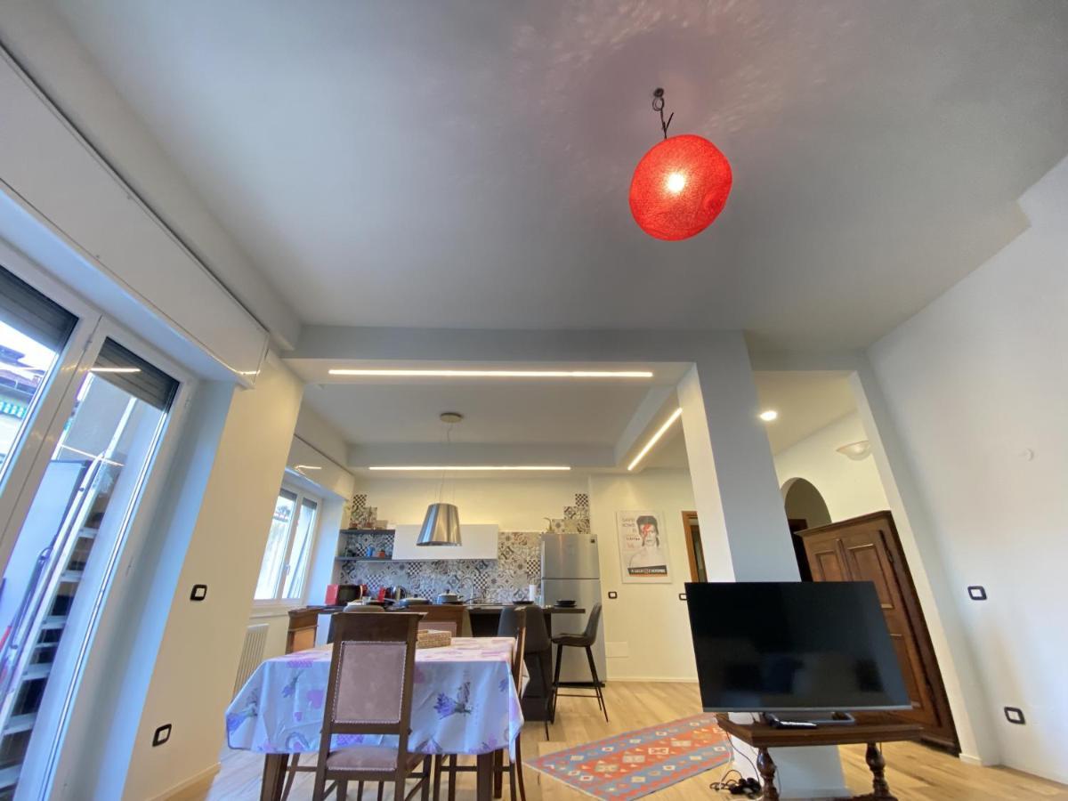 Stylish Apartment In Como Downtown Екстериор снимка
