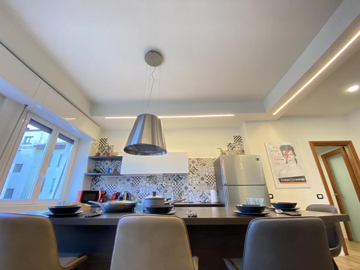 Stylish Apartment In Como Downtown Екстериор снимка