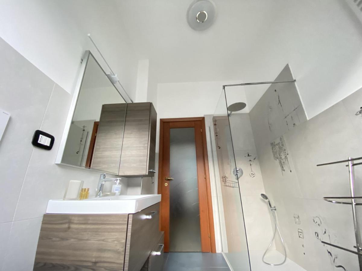 Stylish Apartment In Como Downtown Екстериор снимка